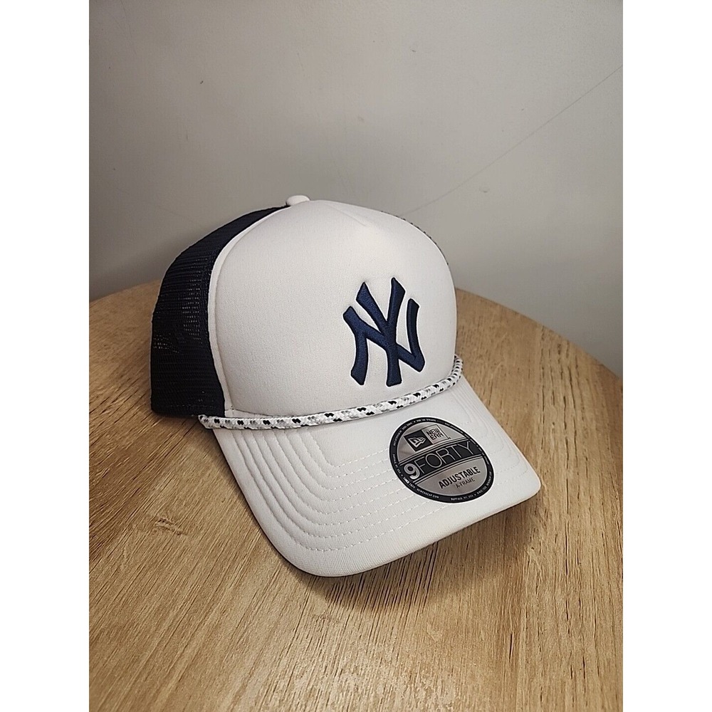 New York Yankees Court Sport 9FORTY A-Frame Trucker Hat -‎ ONE SIZE
